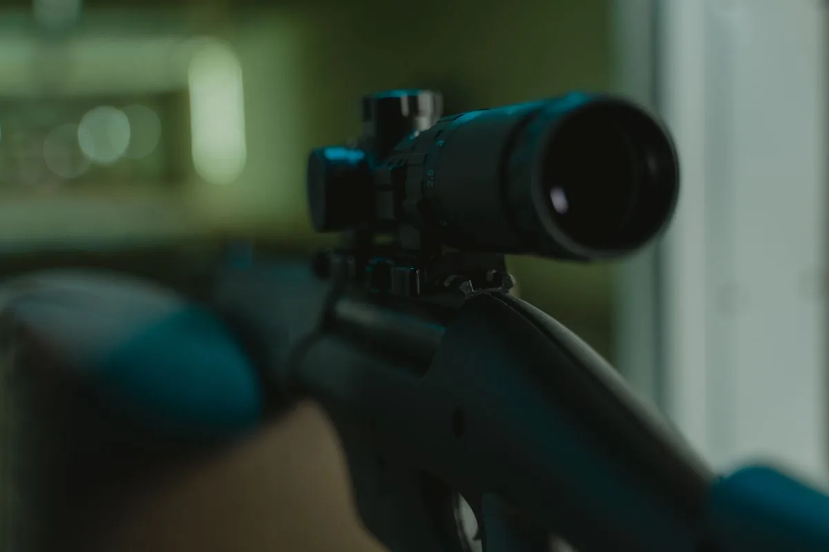 FFP vs SFP focal planes shown on a variable rifle scope with magnification numbers