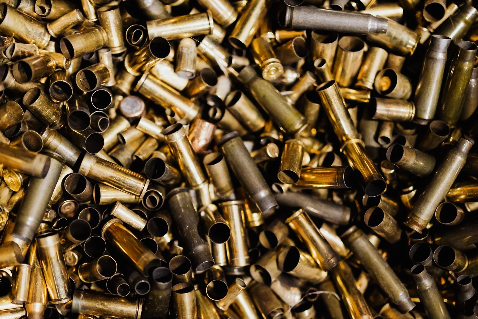 how to measure shoulder bump: fired rifle brass cases ready for sizing